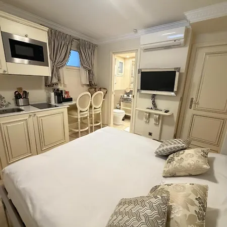 Maison Des Barons Apart-hotel 4*