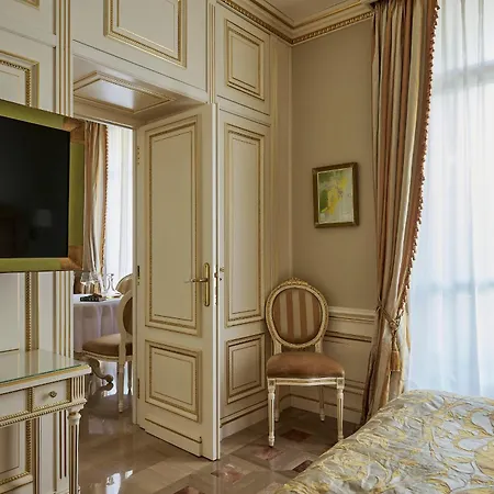 Maison Des Barons Hotel apartamentowy 4*